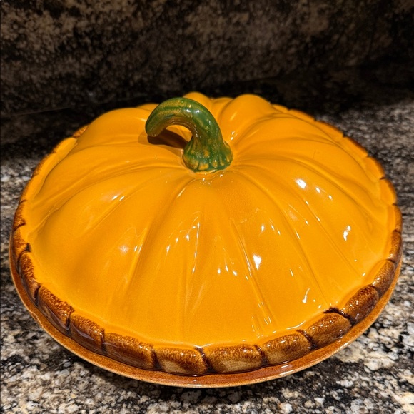 Pumpkin-Shaped Ceramic Serveware with Lid - Picture 6 of 9